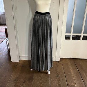 METALLIC SILVER SKIRT